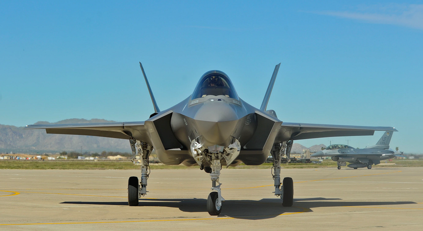 США одобрили продажу Чехии 24 истребителей пятого поколения F-35 Lightning II на сумму 5,6 млрд