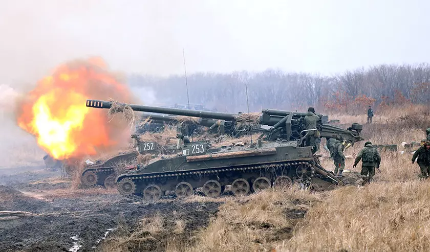 Украинские артиллеристы уничтожили две российские самоходные 152-мм пушки 2С5 «Гиацинт-С»