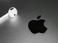 Apple запатентовала наушники-трансформеры, которые превращаются в колонки