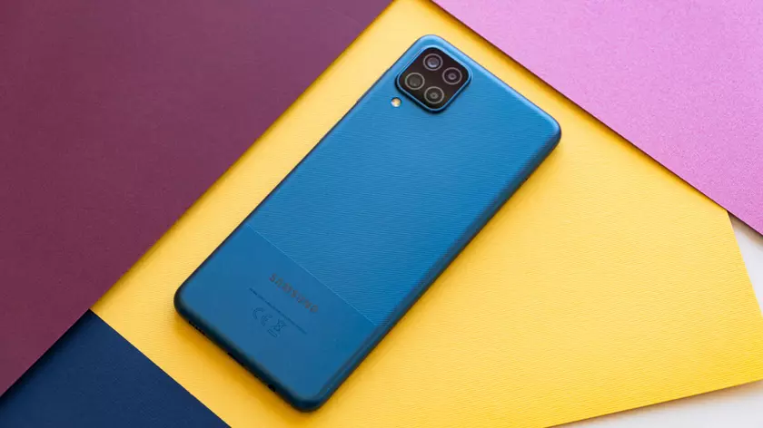 Дешёвый смартфон Samsung получил поддержку функции расширения оперативной памяти RAM Plus