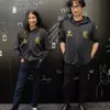 Мініатюра: Хідео Кодзіма та Аша Шарма в худі з логотипами Kojima Production і XBOX