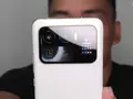 Верится с трудом, но это неанонсированный Xiaomi Mi 11 Ultra с гигантской камерой и дополнительным экраном на задней стороне