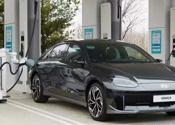 Hyundai and Incheon Airport will test AI-enabled robots to charge electric cars
