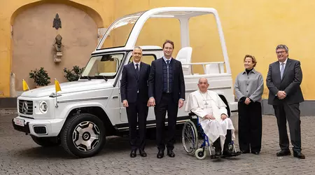 Mercedes-Benz presented Pope Francis with the electric "papamobile" G-Class