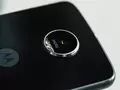 В Сеть попали "живые" фото модульного смартфона Moto Z2 Play