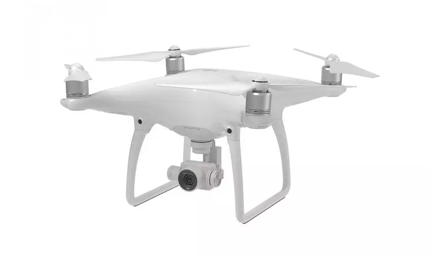 Квадрокоптер DJI Phantom 4 поступил в продажу в Украине