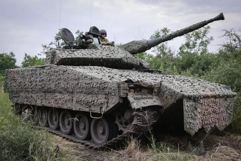 ВСУ показали шведские боевые машины пехоты CV90 с 40-мм пушкой Bofors L70 