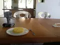 Робот из «Рика и Морти» подносит масло