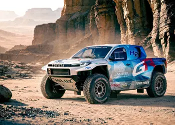 Toyota заменила двигатель Hilux на топливный элемент ради Дакара-2027