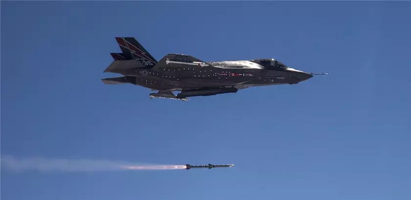Германия покупает почти 1000 ракет AIM-120C-8 AMRAAM с дальностью пуска до 180 км на сумму $2,9 млрд