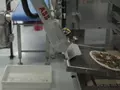 Роботы помогают готовить пиццу