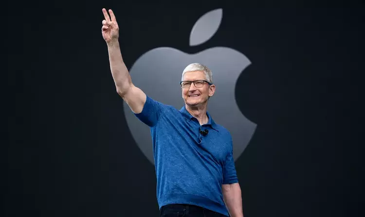 Tim Cook steps down as Apple ...