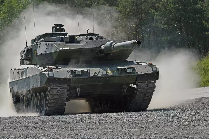 Швеция готова отправить в Украину танки Stridsvagn 122 – это модифицированные Leopard 2A5 с улучшенной защитой