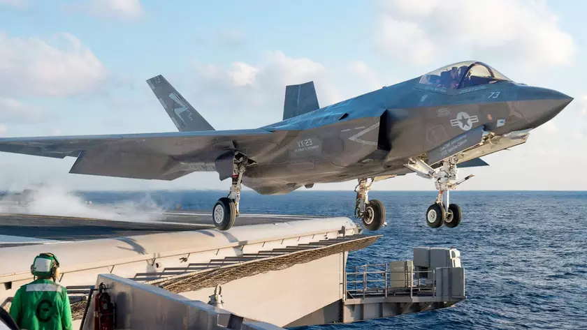 США приземляют большинство истребителей F-35 из-за проблем с катапультой