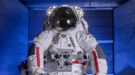 NASA's Moon Suits Are Too Heavy—So America Is Going to the Lunar Surface in a Simpler Backup
