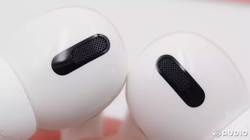 В сети появились снимки новых беспроводных наушников Apple AirPods 3