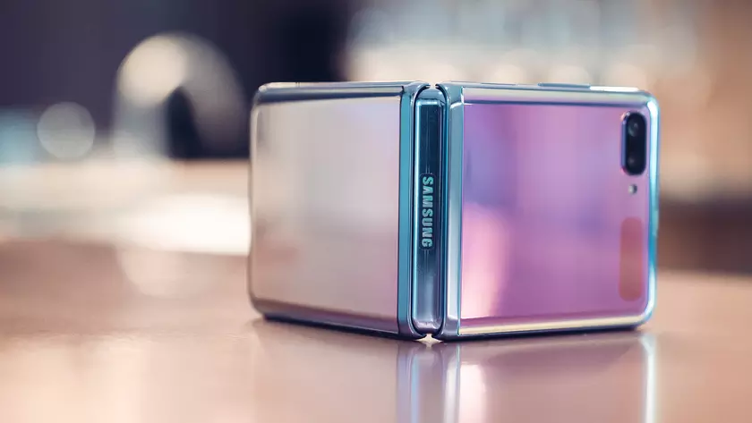 Складные смартфоны Samsung ломаются на морозе