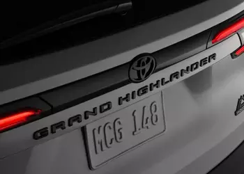 Toyota добавила в линейку Grand Highlander новую аутдор-комплектацию Woodland Edition