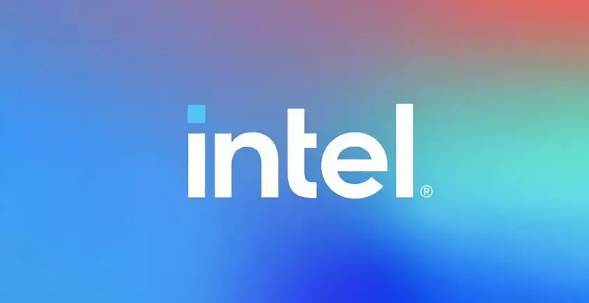 Intel останавливает работу в россии