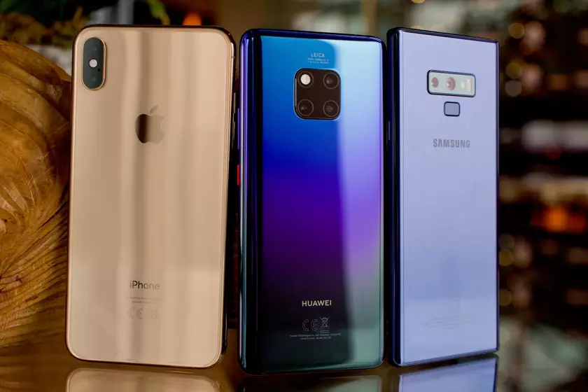 Samsung все еще лидирует на рынке смартфонов, но Huawei уже наступает на пятки