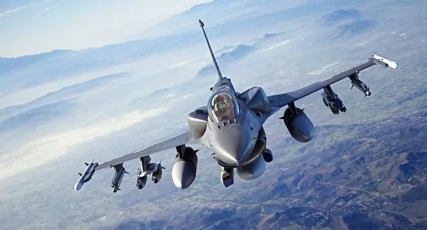 Breaking Down the Tech Inside the F-16 Fighting Falcon