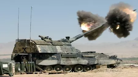 A German Panzerhaubitze 2000 howitzer destroyed a Russian 2A36 Hyacinth-B gun
