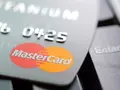 Mastercard представила карту со сканером отпечатков пальцев