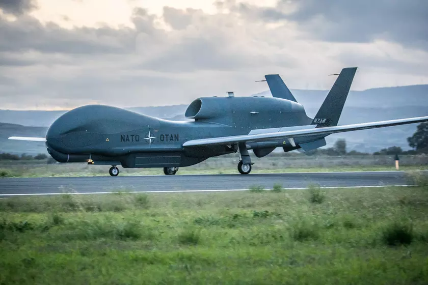 НАТО получило улучшенный разведывательный беспилотник Northrop Grumman RQ-4D Phoenix