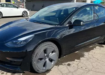 Tesla Model 3 с пробегом и не только: Hertz предлагает своим клиентам выкупить арендованный электромобиль