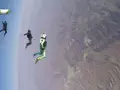 Захватывающий прыжок без парашюта с высоты 7.6 км