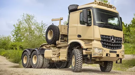 Mercedes-Benz will present the Arocs 4042 AS 6x6 army tractor at IDEX 2025