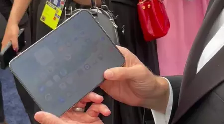 iPhone Duo: Матова картинка за 2000$ чи «приватний» екран у подарунок?