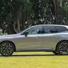 Прев'ю зображення Volvo XC60 2025 року, зйомка з боку пасажира