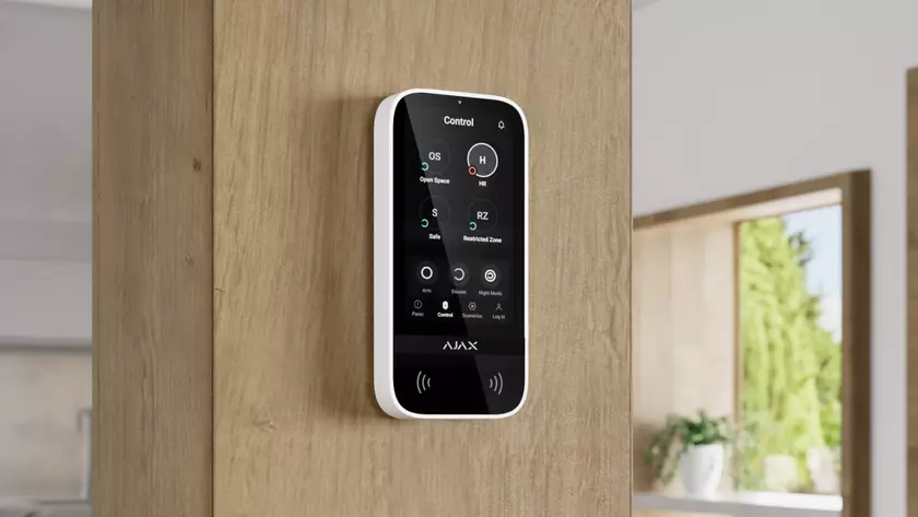 Ajax Systems представляет KeyPad TouchScreen: беспроводную клавиатуру с сенсорным экраном для безопасности и управления умным домом