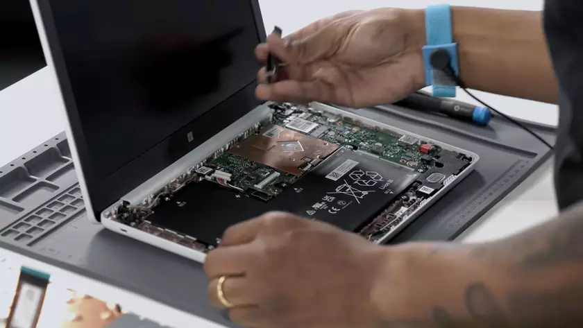 Microsoft начала продавать запасные запчасти для устройств Surface, чтобы пользователи могли проводить внегарантийный ремонт собственноручно