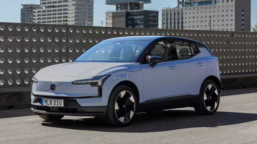 Volvo запускает европейское производство пионерского EX30