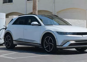 Hyundai donates Tesla Supercharger adapters: who can get one