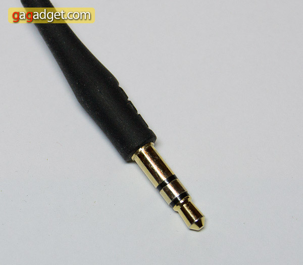 akg_k330_plug.jpg