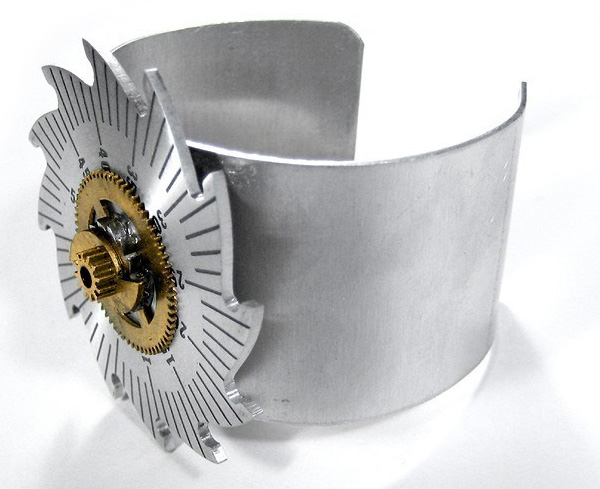 SteampunkBraceletSawtooth02.jpg