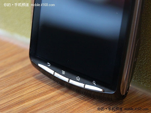 XPERIA_Play_08.jpg