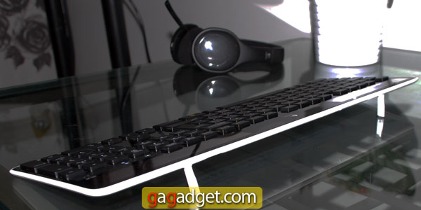 LogitechK750_04.jpg