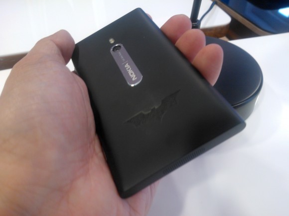 nokia_lumia_800_dark_knight_rises_1-580x435.jpg