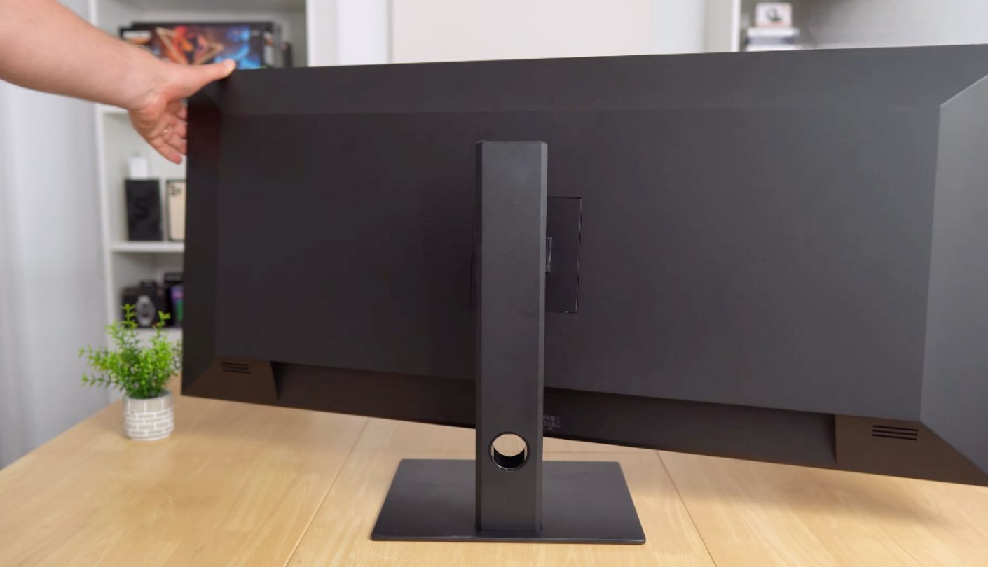 INNOCN 40C1R monitor for multitasking