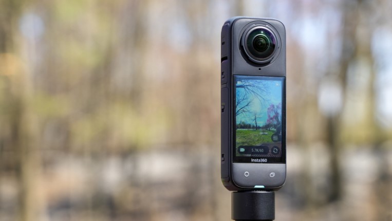 Insta360 X4 caméra 360 pour le sport