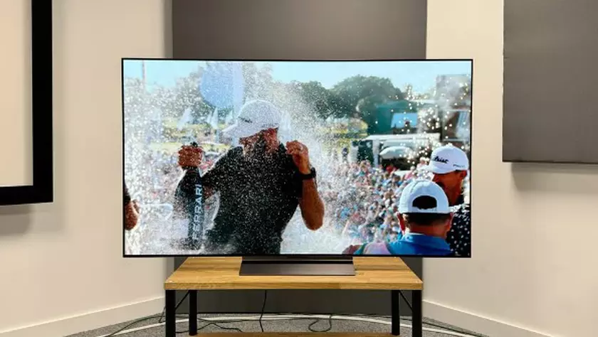 Télévision LG OLED evo C4 4K visionnage cinématographique