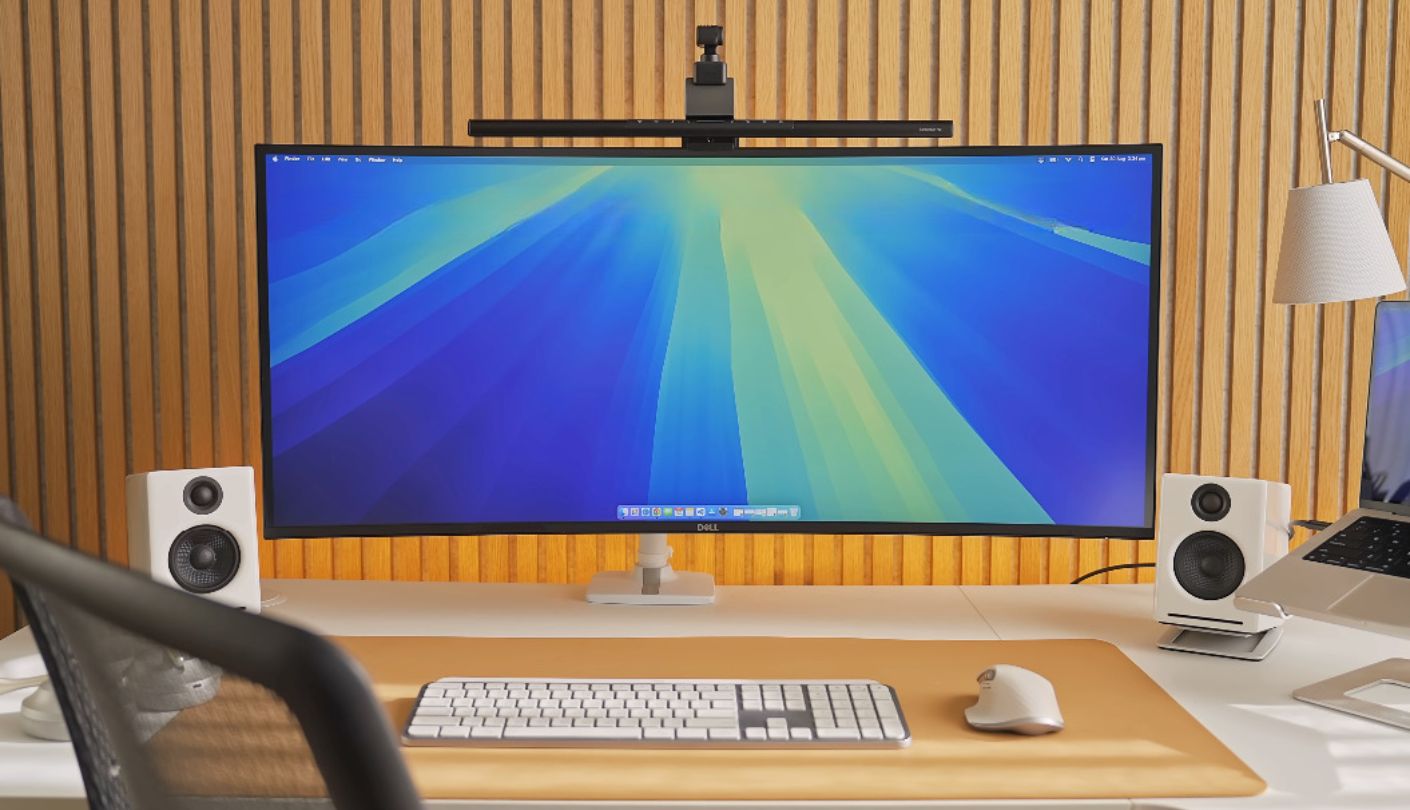 Dell UltraSharp U4025QW ultrawide monitor for multitasking