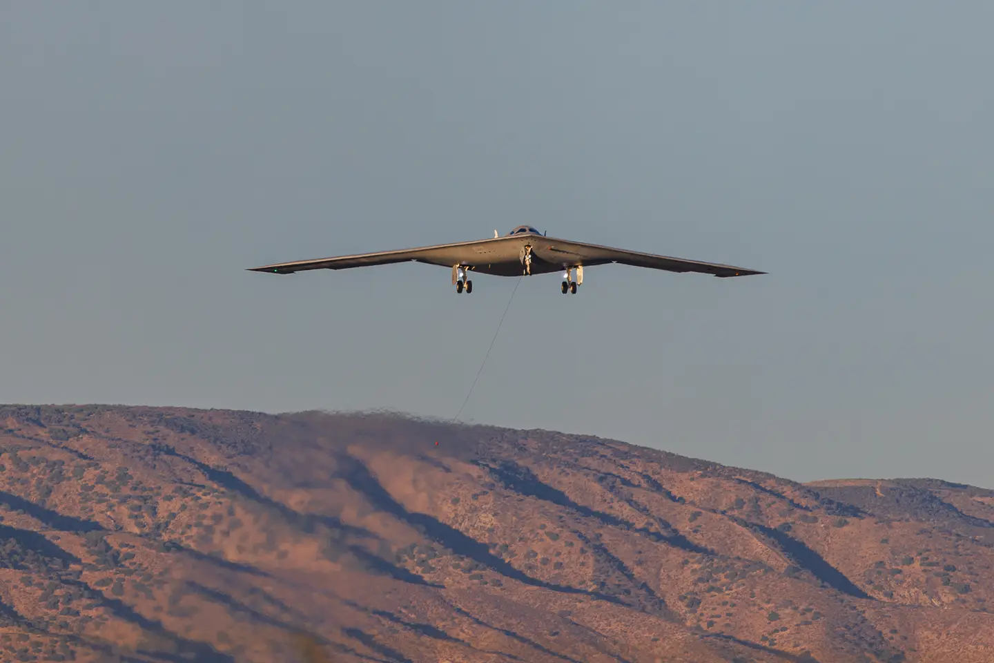 L'armée de l'air américaine a officiellement confirmé le vol réussi d'un bombardier nucléaire B-21 Raider sur la base d'Edwards.