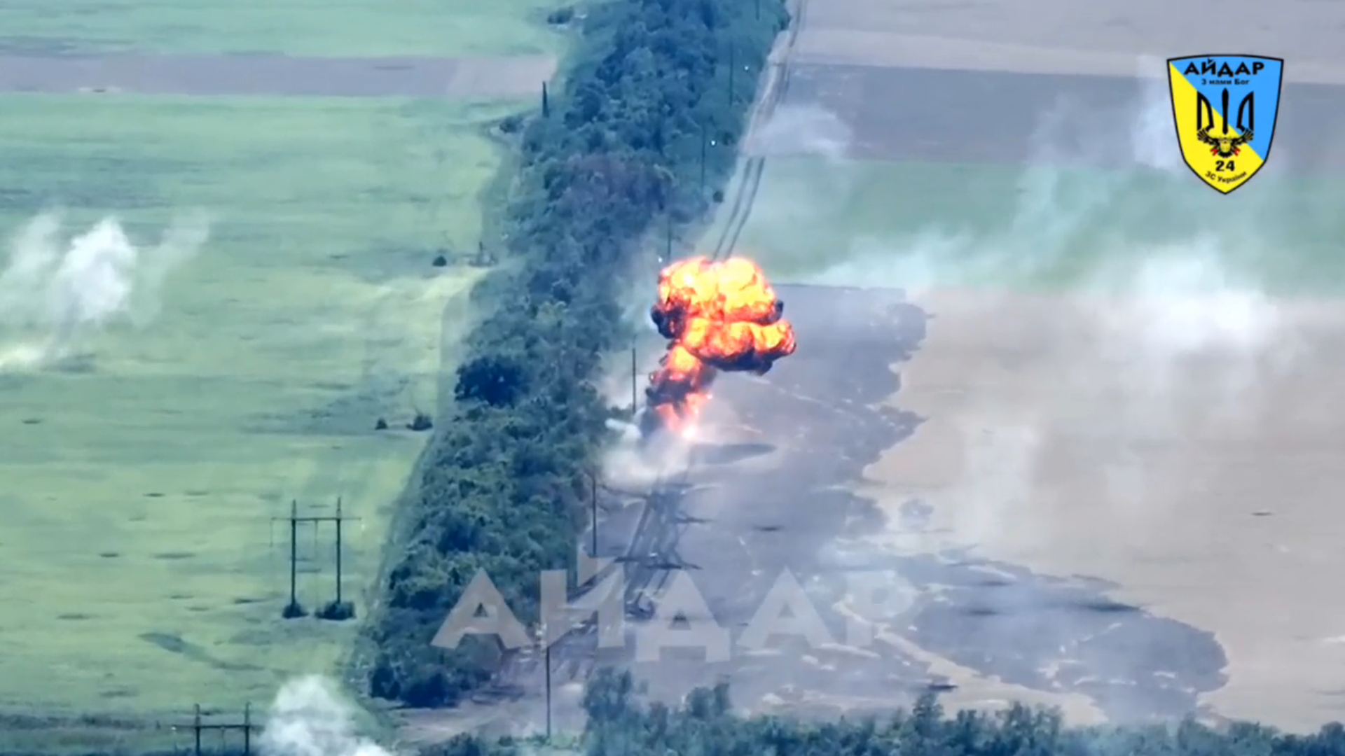ЗСУ показали рідкісне відео знищення російського танка з одного пострілу прямим попаданням із гаубиці Д-30