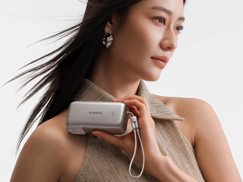 Baseus PicoGo Super Energy Pro в руке