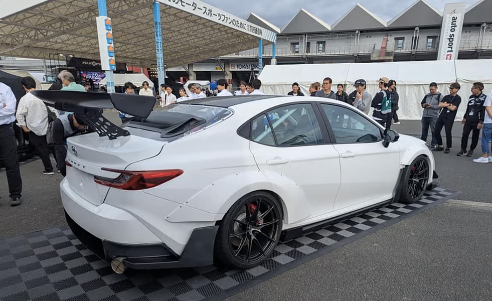 Toyota Camry с двумя двигателями